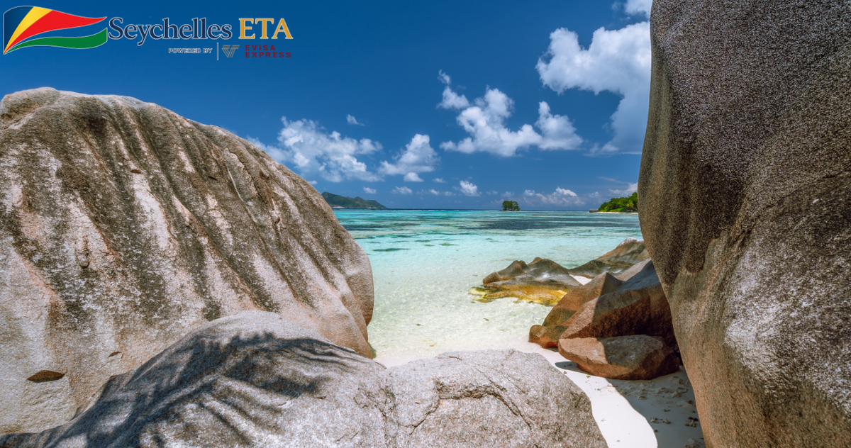 Plage des Seychelles — rochers granitiques et eau turquoise